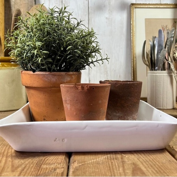 Vintage Enamel Tray w/built in pour spout - Picture 6 of 7